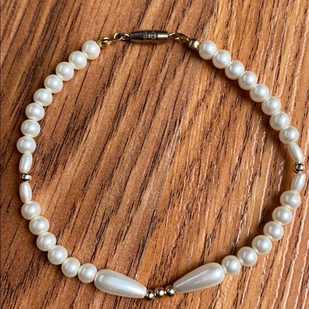 Pearl bracelet